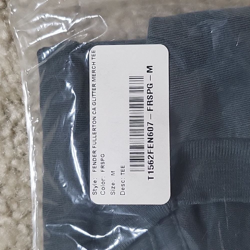 NWT Daydreamer Fender Fullerton CA Glitter Merch Tee in Forest Pigment - Picture 8 of 9